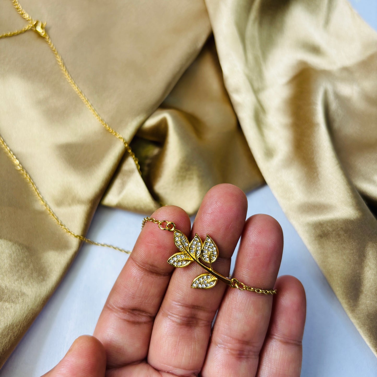 Leaf Pendant Necklace – Waterproof, Tarnish-Free, Hypoallergenic, Everyday Wear