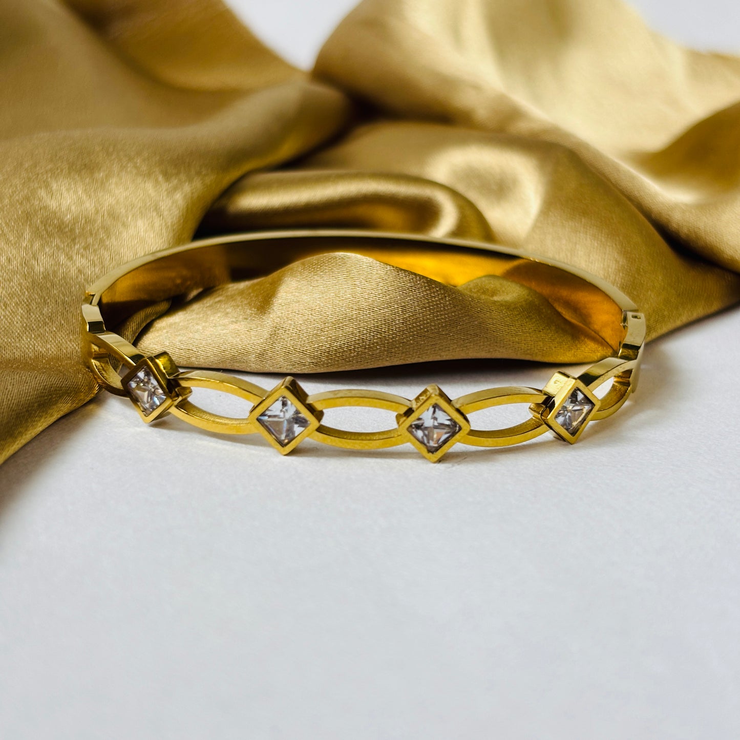 Hembu Jewelry Diamond-Shape Crystal Bracelet – Waterproof, Tarnish-Free, Hypoallergenic Jewelry