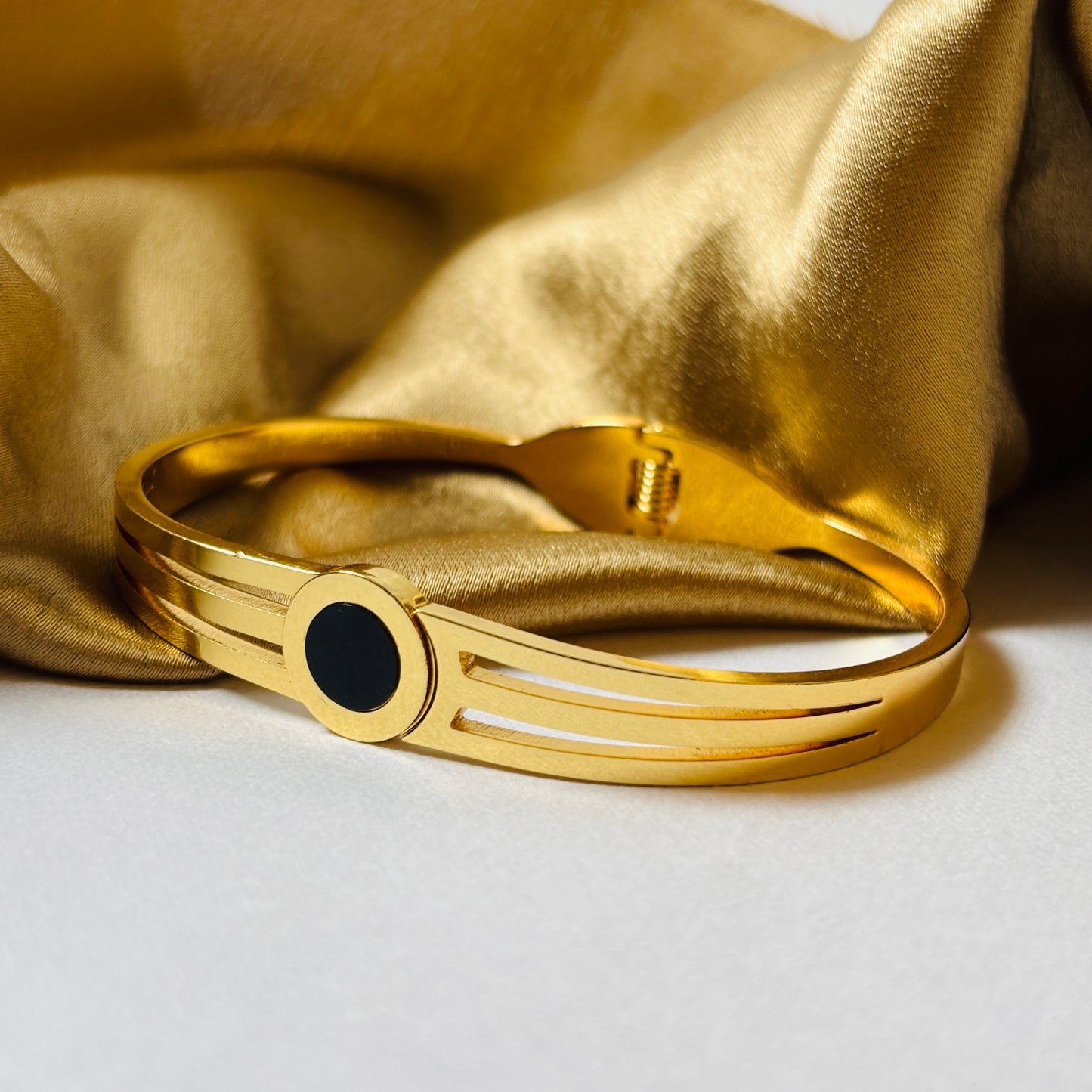 Hembu Jewelry Black Centerpiece Bracelet – Tarnish-Free Waterproof Stainless Steel, Hypoallergenic Jewelry