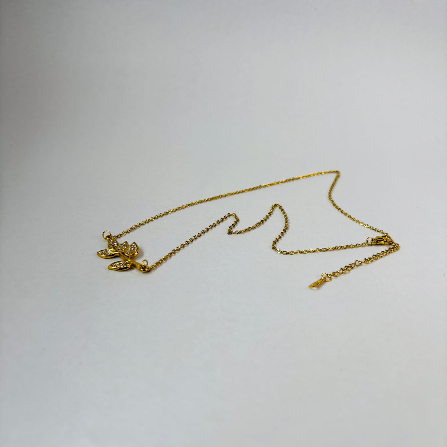 Leaf Pendant Necklace – Waterproof, Tarnish-Free, Hypoallergenic, Everyday Wear