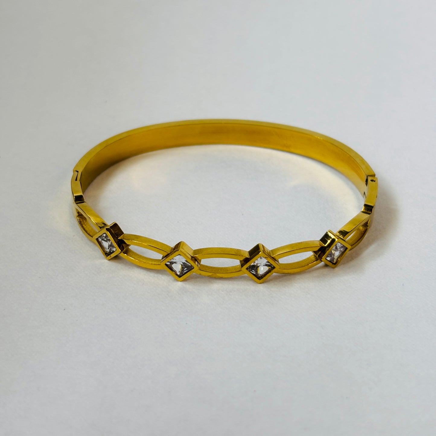 Hembu Jewelry Diamond-Shape Crystal Bracelet – Waterproof, Tarnish-Free, Hypoallergenic Jewelry