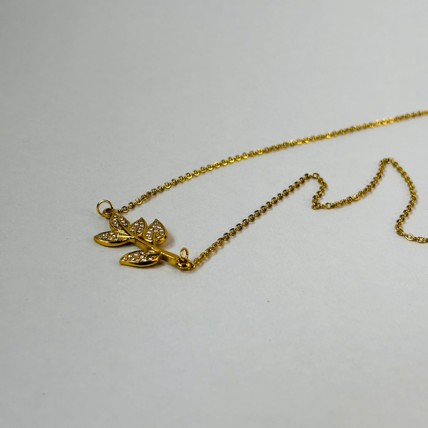 Leaf Pendant Necklace – Waterproof, Tarnish-Free, Hypoallergenic, Everyday Wear