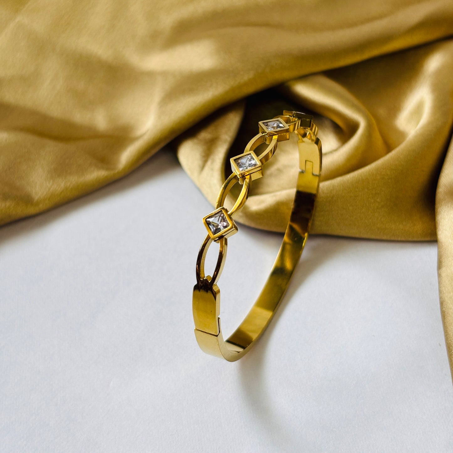 Hembu Jewelry Diamond-Shape Crystal Bracelet – Waterproof, Tarnish-Free, Hypoallergenic Jewelry