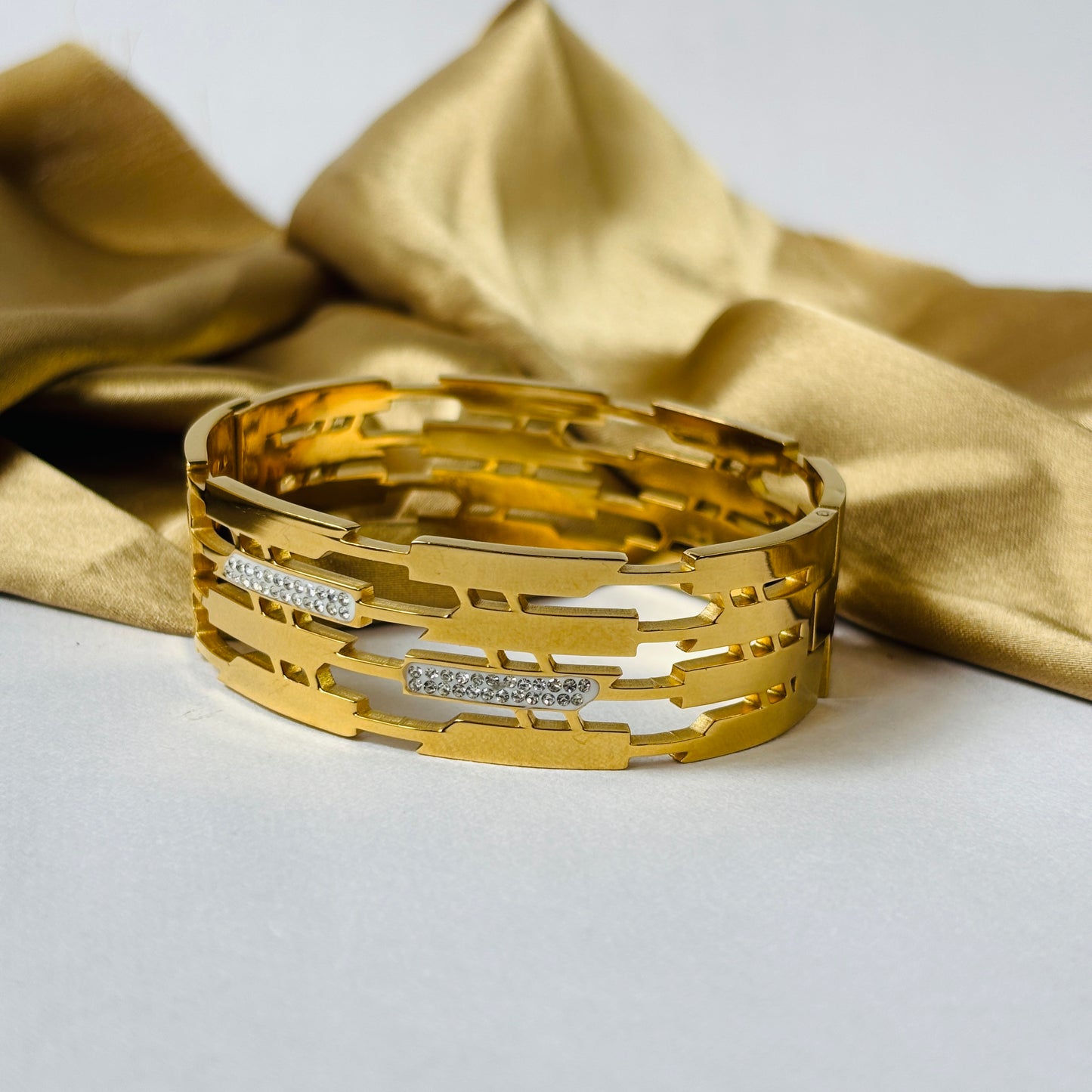 Hembu Jewelry Wide Gold-Tone Minimalist Bangle Bracelet – Tarnish-Free, Waterproof Stainless Steel, Hypoallergenic Jewelry