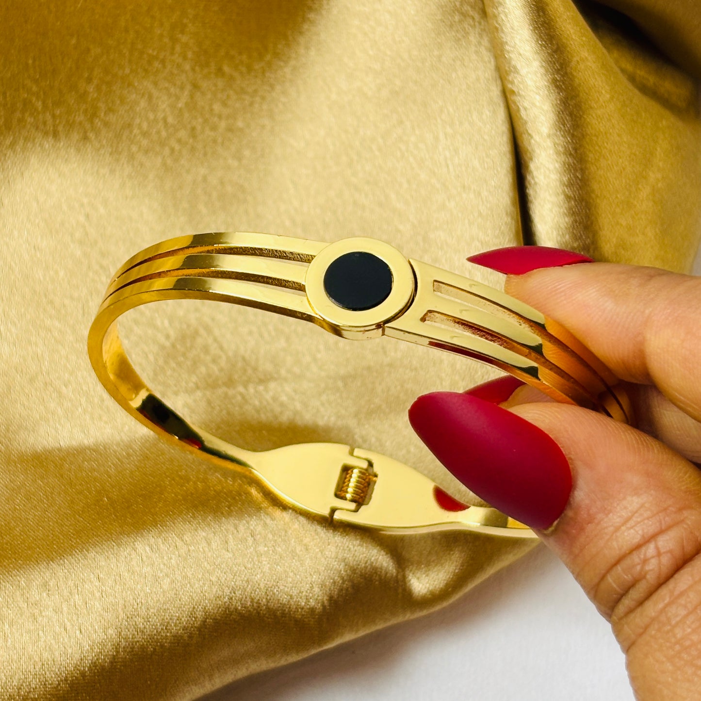 Hembu Jewelry Black Centerpiece Bracelet – Tarnish-Free Waterproof Stainless Steel, Hypoallergenic Jewelry