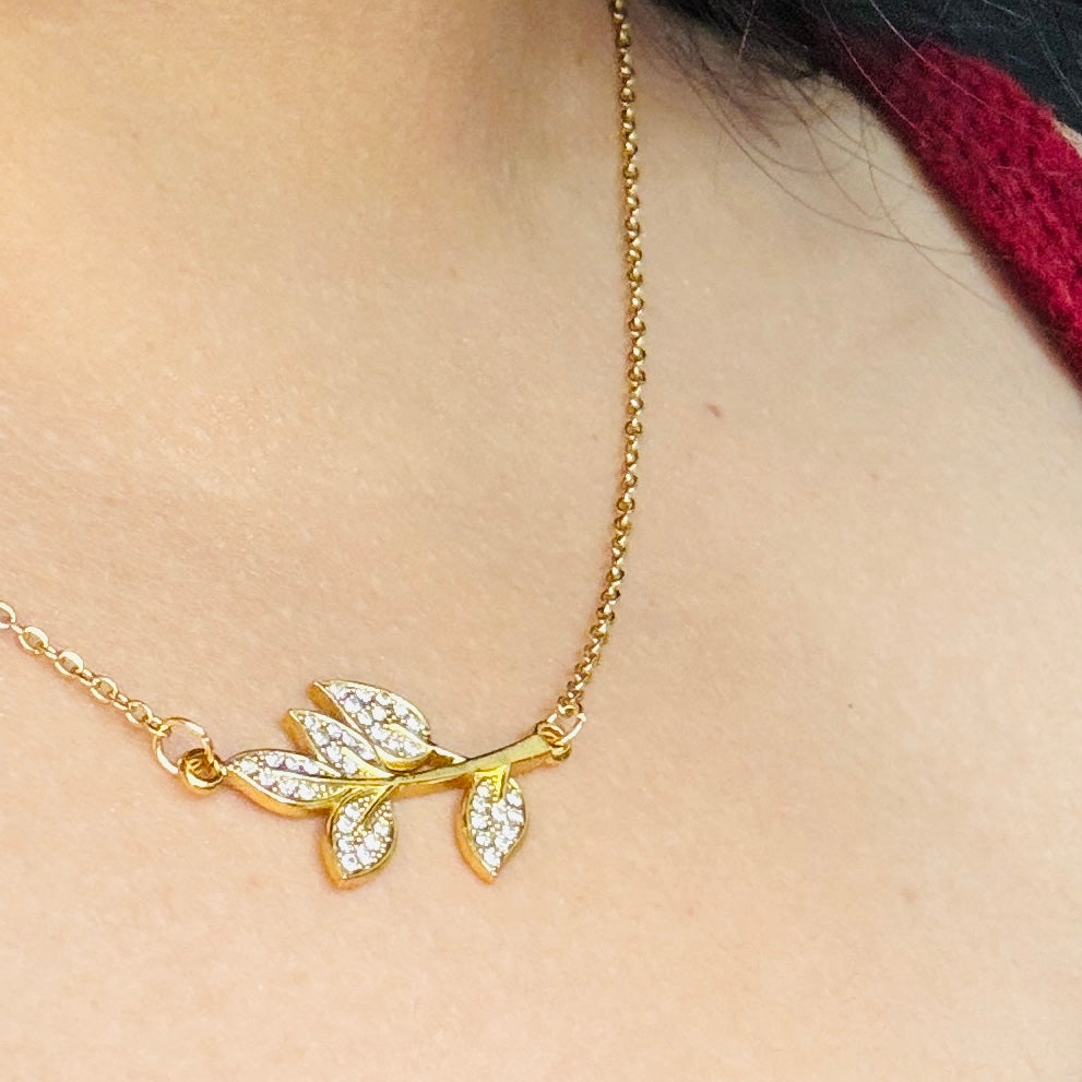 Leaf Pendant Necklace – Waterproof, Tarnish-Free, Hypoallergenic, Everyday Wear